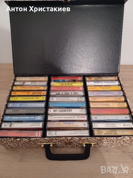 Продавам куфар с касети 30 бр, снимка 1