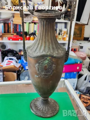 Стара метална ваза амфора, снимка 6 - Антикварни и старинни предмети - 50031080