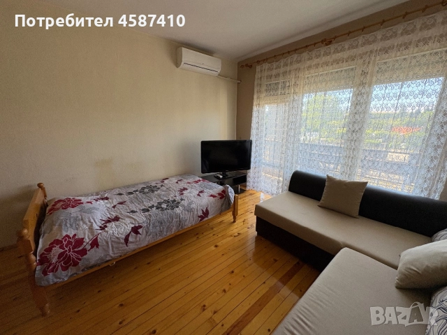 Тристаен Апартамент, Попово