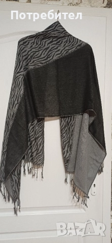 Предлагам два броя дамски шала, снимка 2 - Шалове - 52569370