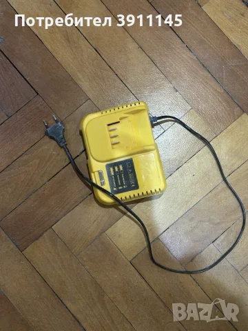 DeWalt акумулаторен комплект от 4 части, перфоратор, ударен гайковерт, ъглошлайф и винтоверт, снимка 14 - Куфари с инструменти - 55863417