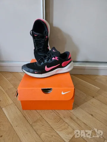 Оригинални маратонки Nike 36 номер. В много добро състояние. С кутия. 25 евро, снимка 3 - Маратонки - 56055072