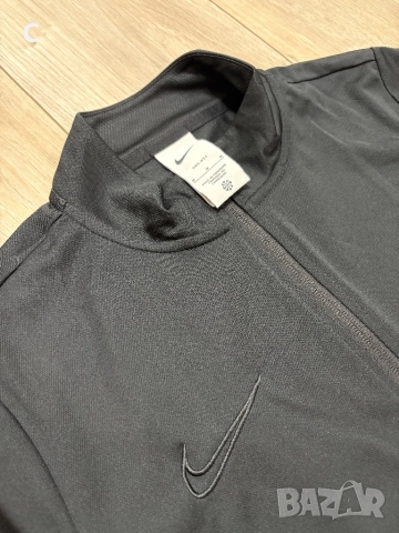 Оригинален Екип Nike Black Edition / рр. М / НОВ, снимка 2 - Спортни дрехи, екипи - 52596942