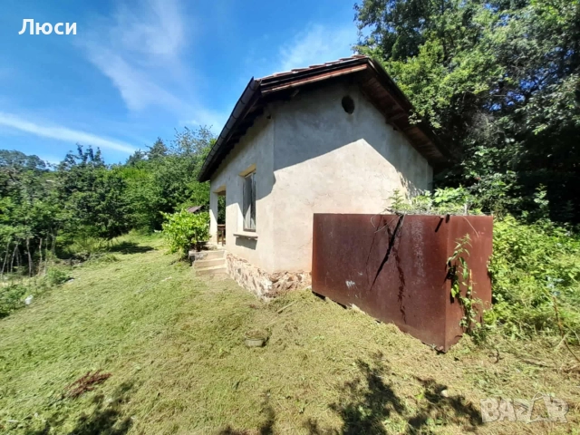 Продавам парцел с къща, снимка 2 - Вили - 52443650