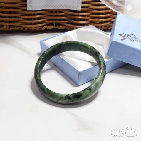 Елегантна гривна от естествен нефрит, снимка 3 - Гривни - 27440558