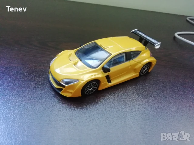 Bburago Renault Megane 1/43 нова оригинална количка Рено Меган мегална Бураго колекционерска , снимка 2 - Колекции - 51305562