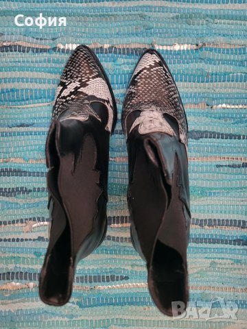 Модерни боти със змийски принт, снимка 7 - Дамски боти - 42598416