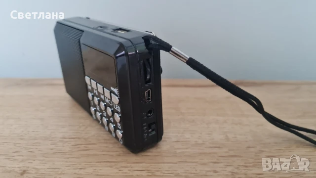Джобно радио с фенерче и карта памет, снимка 4 - Радиокасетофони, транзистори - 51407826