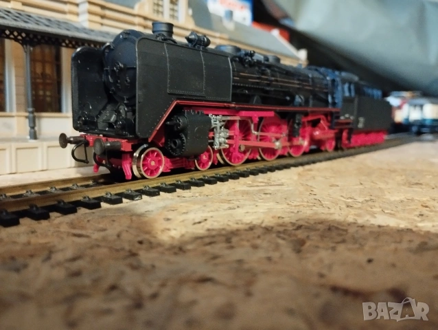 Парен локомотив Roco BR01 H0 1/87, снимка 2 - Колекции - 53633823