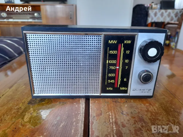 Старо радио,радиоприемник Кварц.Quartz 206, снимка 2 - Антикварни и старинни предмети - 50366812