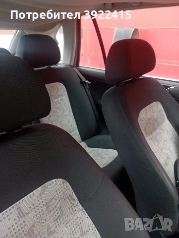 Продавам Шкода Фабия 1,4 газ, бензин,2003 година,напълно обслужена., снимка 8 - Автомобили и джипове - 53825938