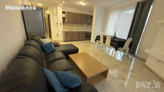 Тристаен център под наем