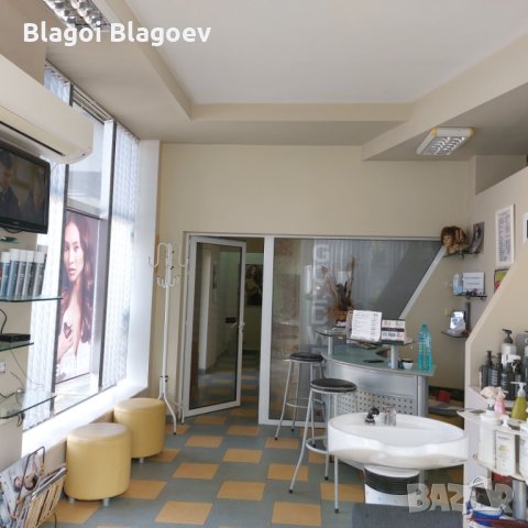 Продава се . Дава под Наем.търговски обект(фризьорски салон) 68кв.м на главен булевард  ., снимка 5 - Магазини - 42079338