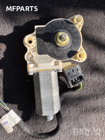 Моторче за прозорец предно ляво за Mercedes E class 211, снимка 3 - Части - 47718217