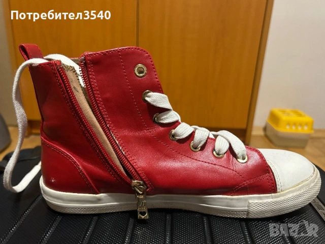 Червени дамски кецове Moschino, снимка 6 - Кецове - 37131584