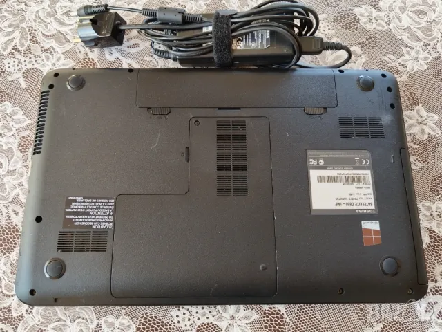 Лаптоп Toshiba Satellite C850, снимка 3 - Лаптопи за дома - 48712463