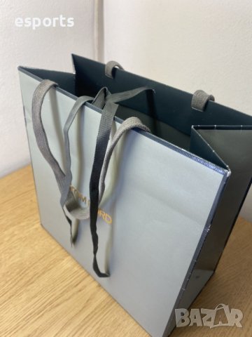 Автентична бутикова Tom Ford подаръчна торба 31 x 26 cm gift bag TF , снимка 2 - Други - 42064560