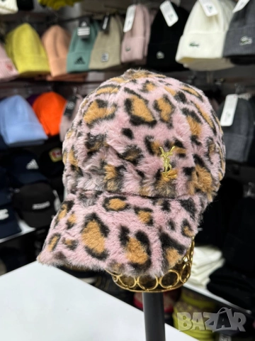 пухени шапки с козирка ysl saint laurent gucci, снимка 3 - Шапки - 52013769