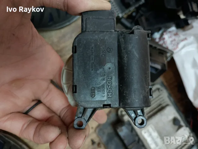 Моторче клапа парно 8E1820511C за AUDI A4 