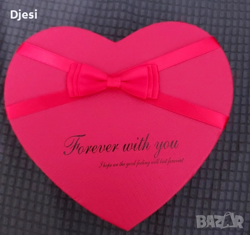 Кутия сърце с декоративни рози и сребърно колие, снимка 4 - Колиета, медальони, синджири - 53226856