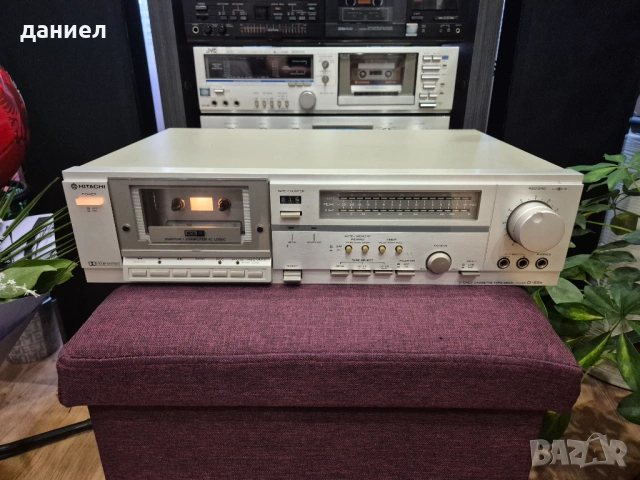 Касетен дек HITACHI D-85s с отличен външен вид, без липси и надрасквания