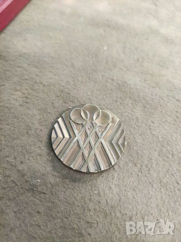 Продавам плакет -Четвърта републиканска Сартикиада 1944-1974, снимка 4 - Други ценни предмети - 35936469