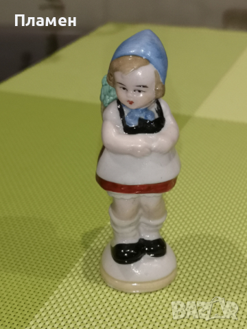 Fasold & Stauch Стара немска порцеланова фигура - момиче с кошница, снимка 3 - Колекции - 44589688