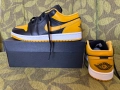 Нови мъжки обувки AIR JORDAN 1 LOW BLACK/YELLOW OCHRE-WHITE, снимка 1