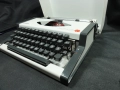 СТАРА РЕТРО ПОРТАТИВНА ПИШЕЩА МАШИНА OLYMPIA TRAVELLER DE LUXE, снимка 4