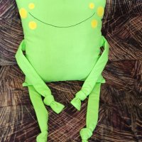 Възглавница жаба, снимка 1 - Спално бельо и завивки - 35998457