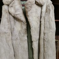 палтото е с  цена  180 лева   естествен косъм М размер  дължина до по  таза състояние  като ново, снимка 4 - Палта, манта - 34222621