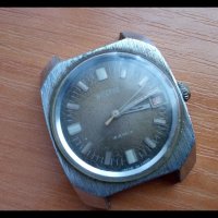 Неработещ часовник WOSTOK , снимка 1 - Антикварни и старинни предмети - 44259427