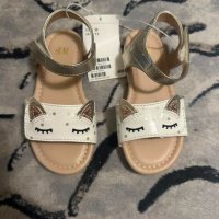 НОВИ детски сандали за момиче с котешки ушички H&M (номер 25), снимка 1 - Детски сандали и чехли - 41820561