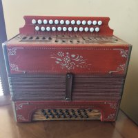 Стар руски акордеон/баян, снимка 1 - Антикварни и старинни предмети - 44463286
