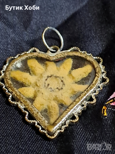 Винтидж медальон с алпийски еделвайс, снимка 1