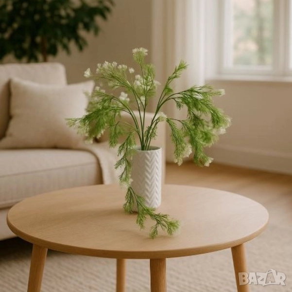 Изкуствена висяща аранжировка със зелени стръкове и бели цветчета – елегантен акцент за всяко простр, снимка 1