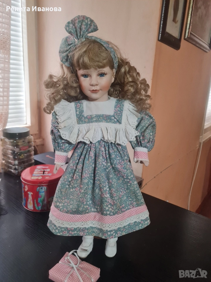 Прекрасна стара порцеланова кукла , снимка 1