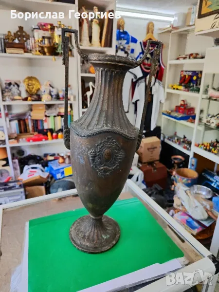 Стара метална ваза амфора, снимка 1