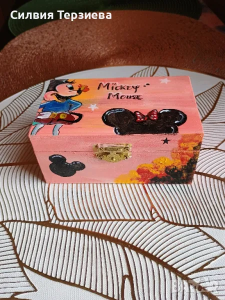Ръчно изработена дървена кутия Мики и Мини Маус, снимка 1