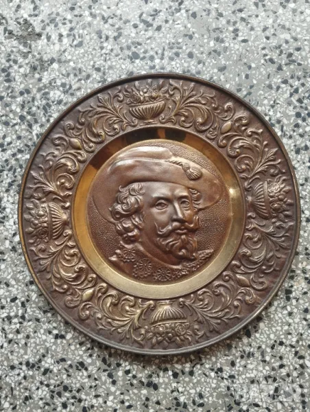 Декоративна чиния за стена, снимка 1