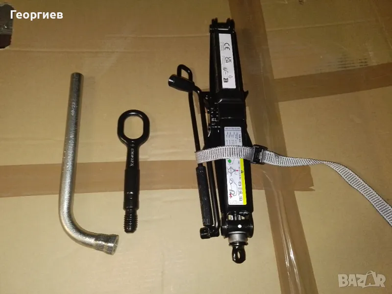 Крик и ключ Аварийно обурудване Ауди А1 Фолксваген Т крос Сеат Шкода, снимка 1