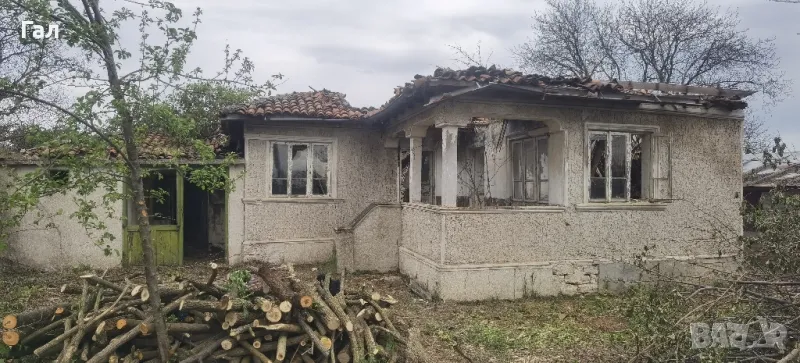 Къща с двор 2718кв.м в регулация в село Могилище на 10км. от плажа 2718кв.м. , снимка 1