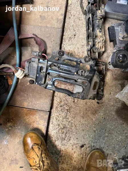 Захват или конзола компресор въздушното окачване Ауди Audi A8 D4 H4 само за 100лв. 4H0698999, снимка 1