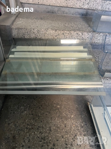 Чекмеджета , кутии, стъклени полици от хладилник за вграждане AEG, снимка 10 - Хладилници - 53763965