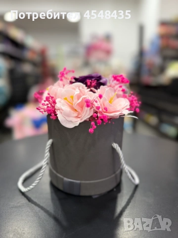 Подаръчни кутии, кошници и букети от изкуствени цветя