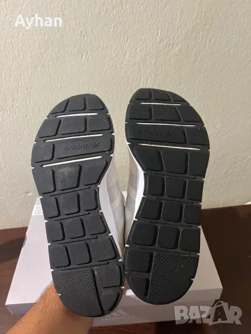 оригинални Adidas Swift Run (кремаво/off-white) – размер 40.5 EU / стелка 25 см, снимка 5 - Спортни обувки - 56076491