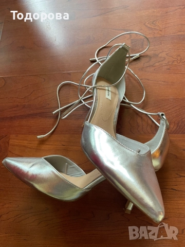 Сребристи официални обувки Stradivarius със завързване около глезена, снимка 5 - Дамски обувки на ток - 52500618