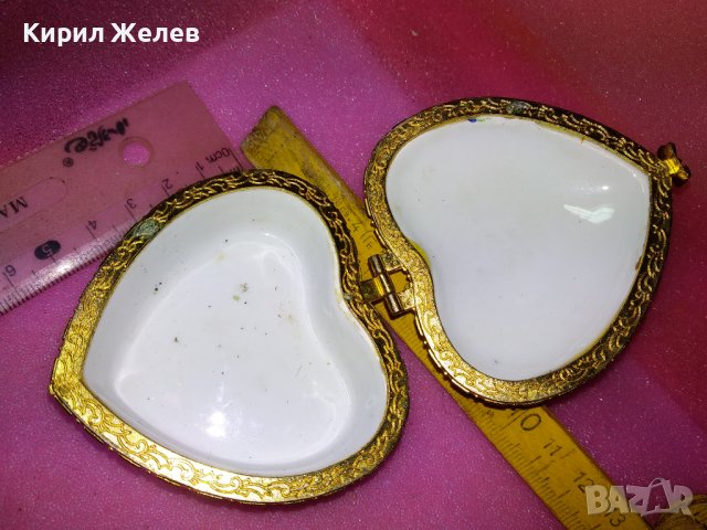 КРАСИВА ПОРЦЕЛАНОВА КУТИЙКА За БИЖУТА - СЪРЧИЦЕ с ДРЕВНОГРЪЦКА ТЕМАТИКА на КАПАЧЕТО 34156, снимка 2 - Други ценни предмети - 44312210