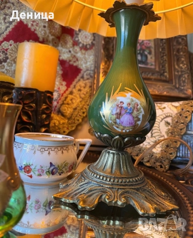 Една красваица за нощното ви шкафче или за интимното ви кътче 💚 Месингова основа, красив зелен порц, снимка 3 - Настолни лампи - 52598779