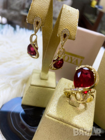 Нов бутиков златен комплект, снимка 2 - Бижутерийни комплекти - 44714319